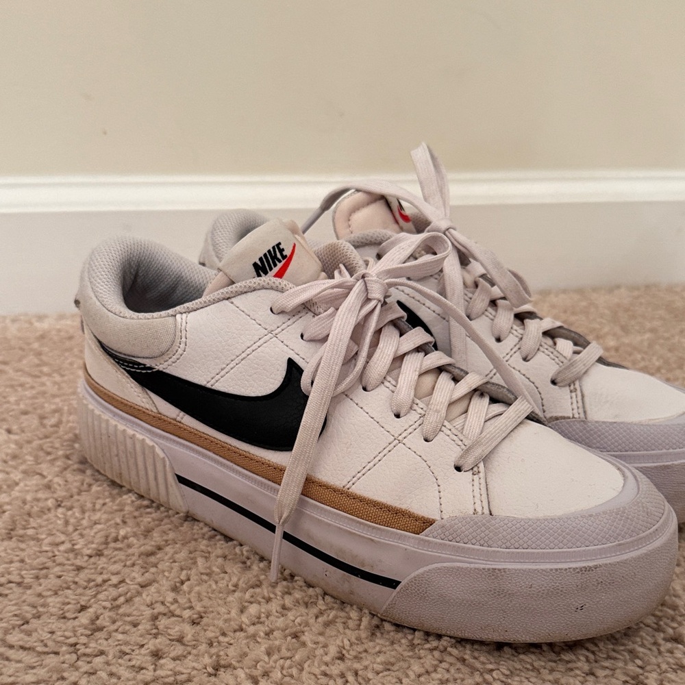 Nike White and Black Low-Top Sneakers